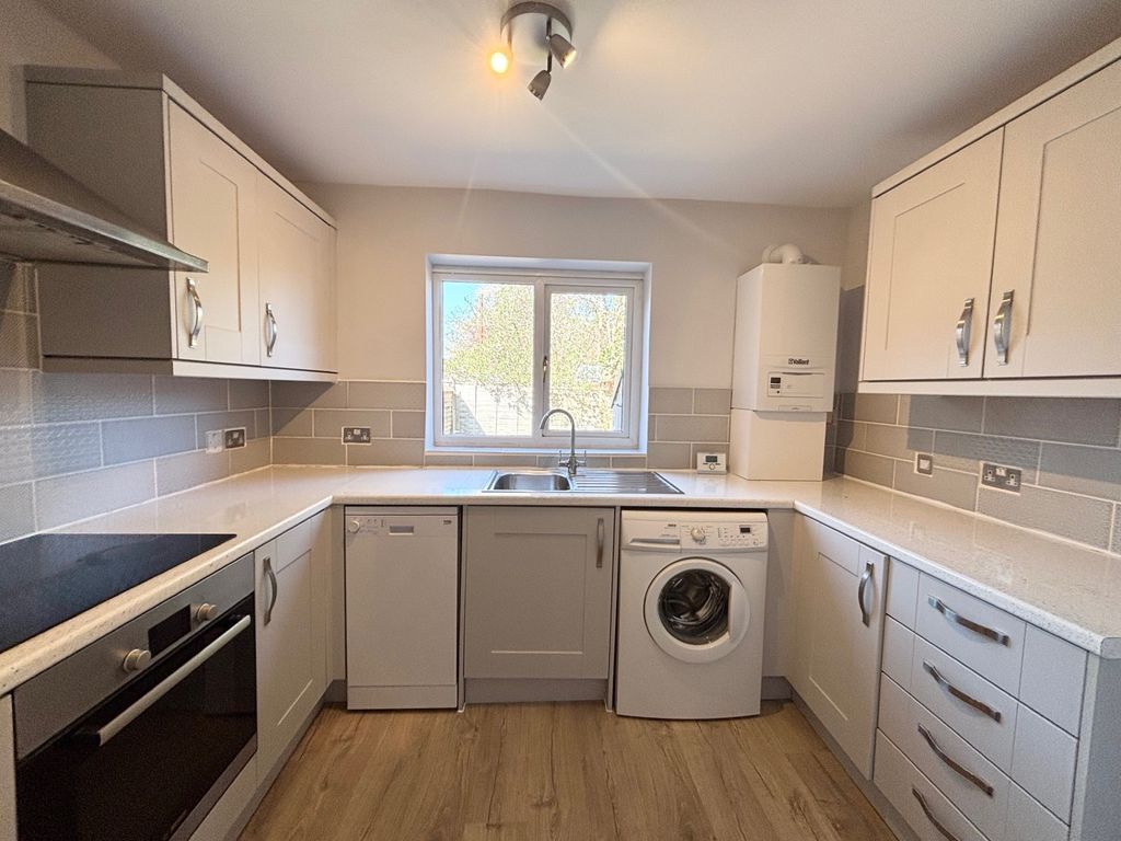 Property photo 3 of 7 Photo 6