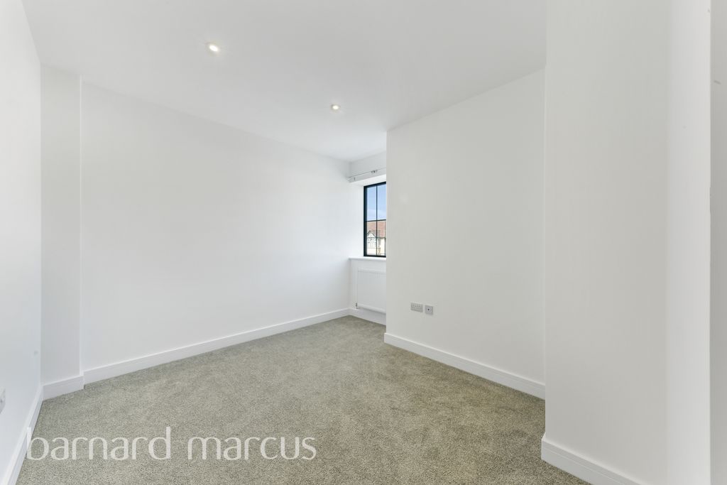 Property photo 2 of 6 Bedroom 1