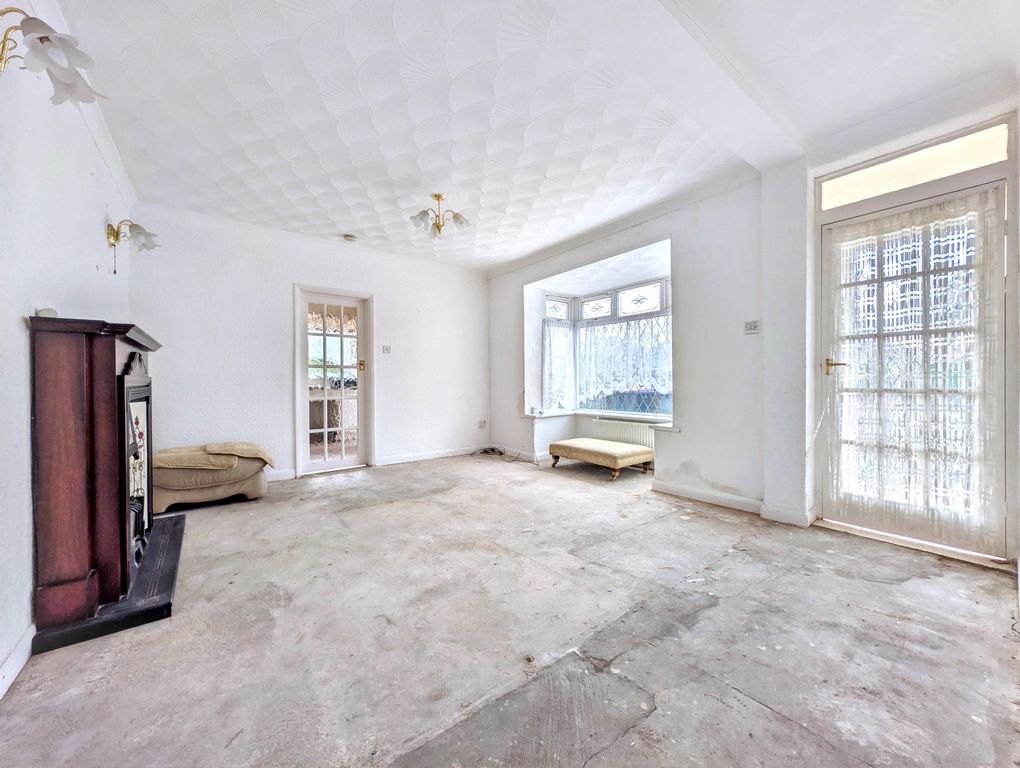 Property photo 2 of 10 Lounge