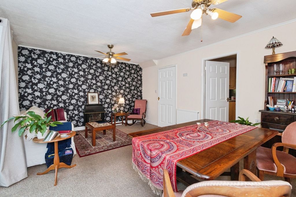 Property photo 3 of 17 Photo