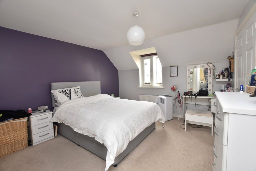 Property photo 3 of 17 Bedroom 1