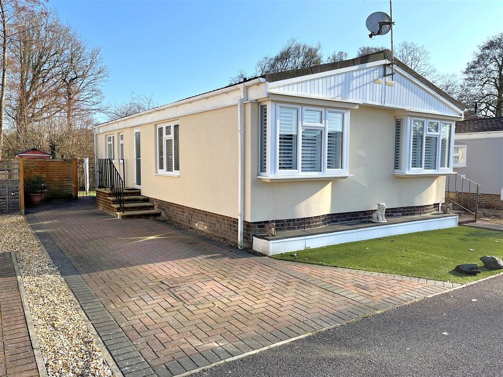 Property photo 1 of 14 Front & Driveway