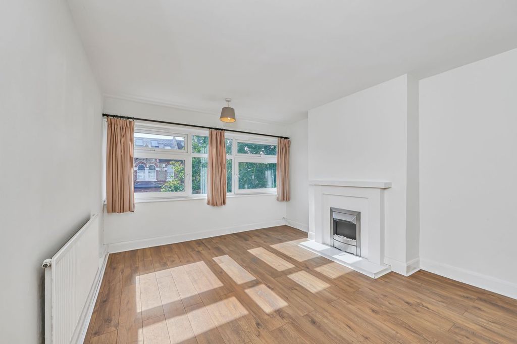 Property photo 1 of 6 Picture No. 08