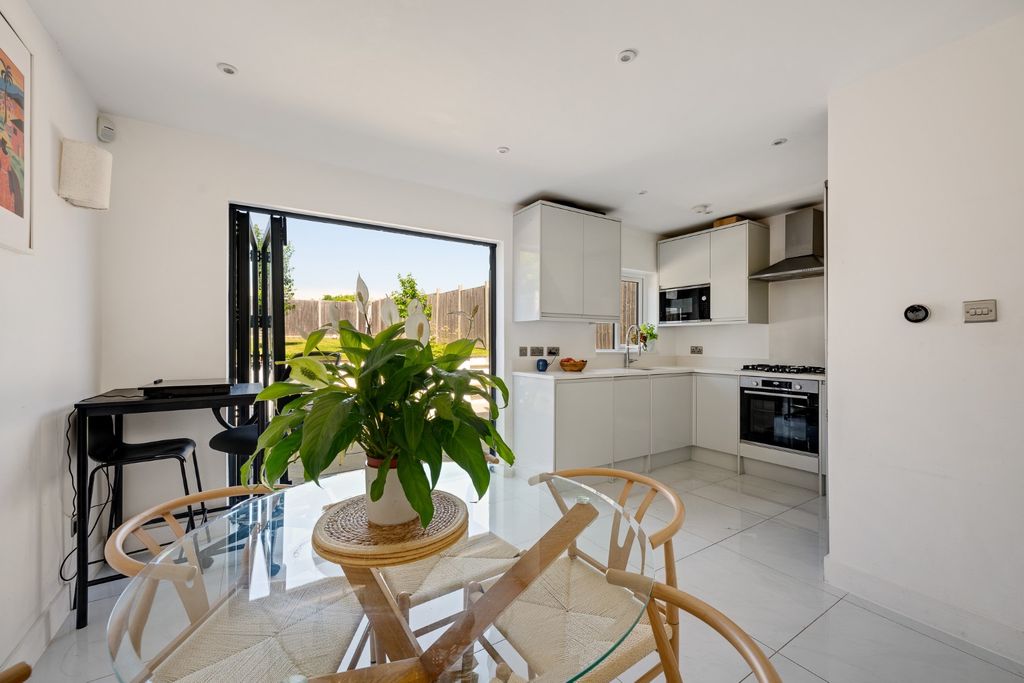 Property photo 2 of 13 5158632