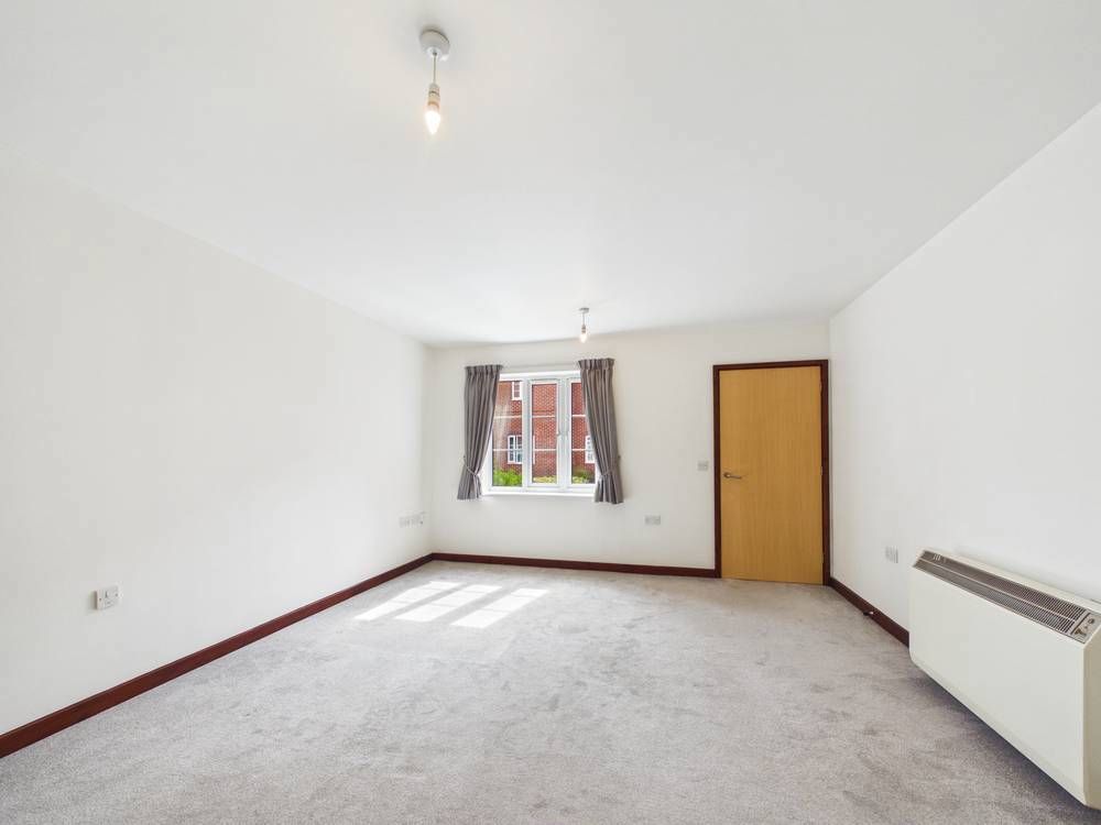 Property photo 3 of 8 Giraffe360-Still002