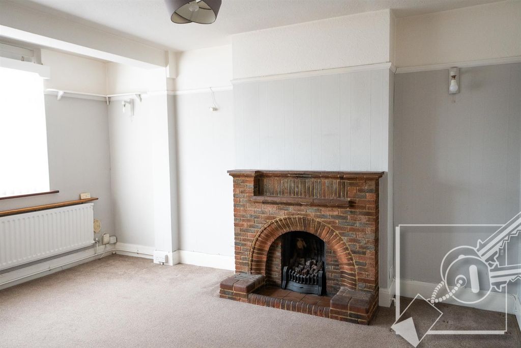 Property photo 2 of 18 Lounge