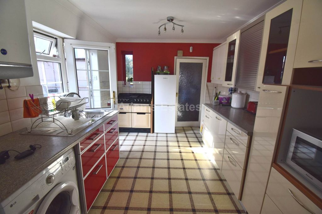 Property photo 2 of 4
