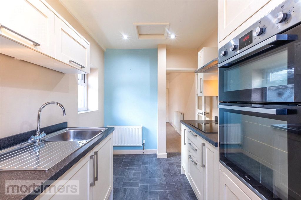Property photo 3 of 16 Kitchen