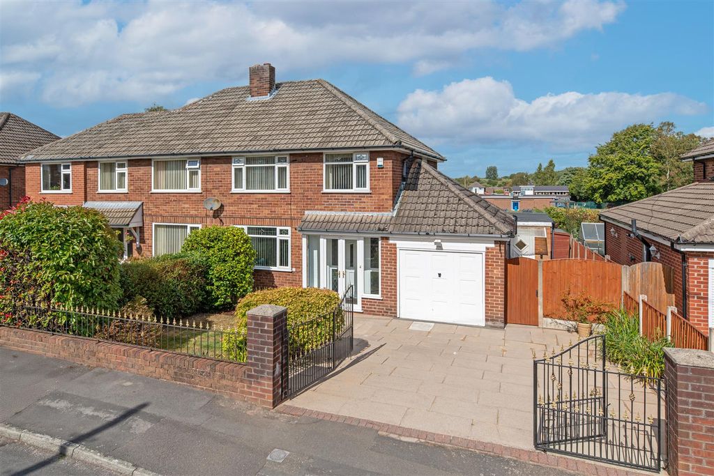 Property photo 1 of 15 External