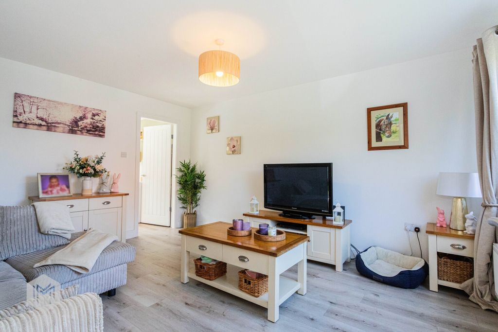 Property photo 2 of 17 Picture No. 34