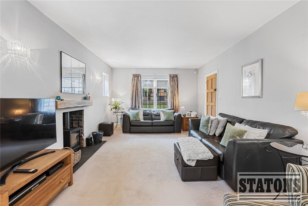 Property photo 2 of 21 Picture No. 28