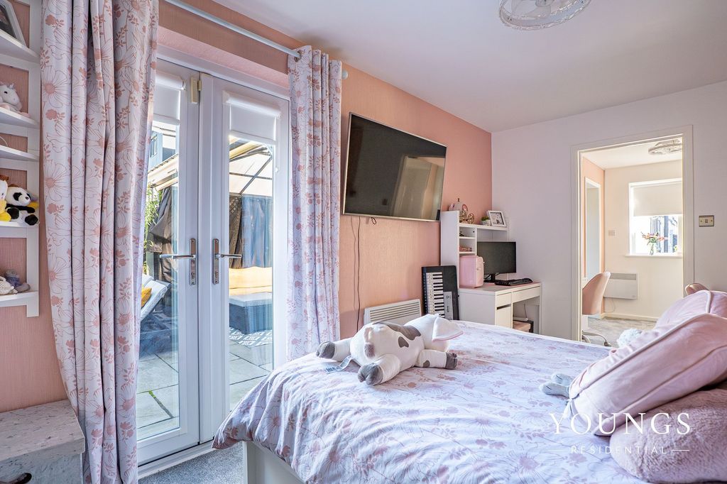 Property photo 3 of 36