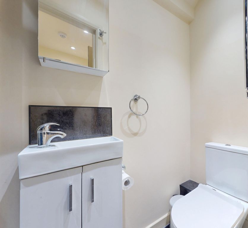 Property photo 3 of 8 Bathroom