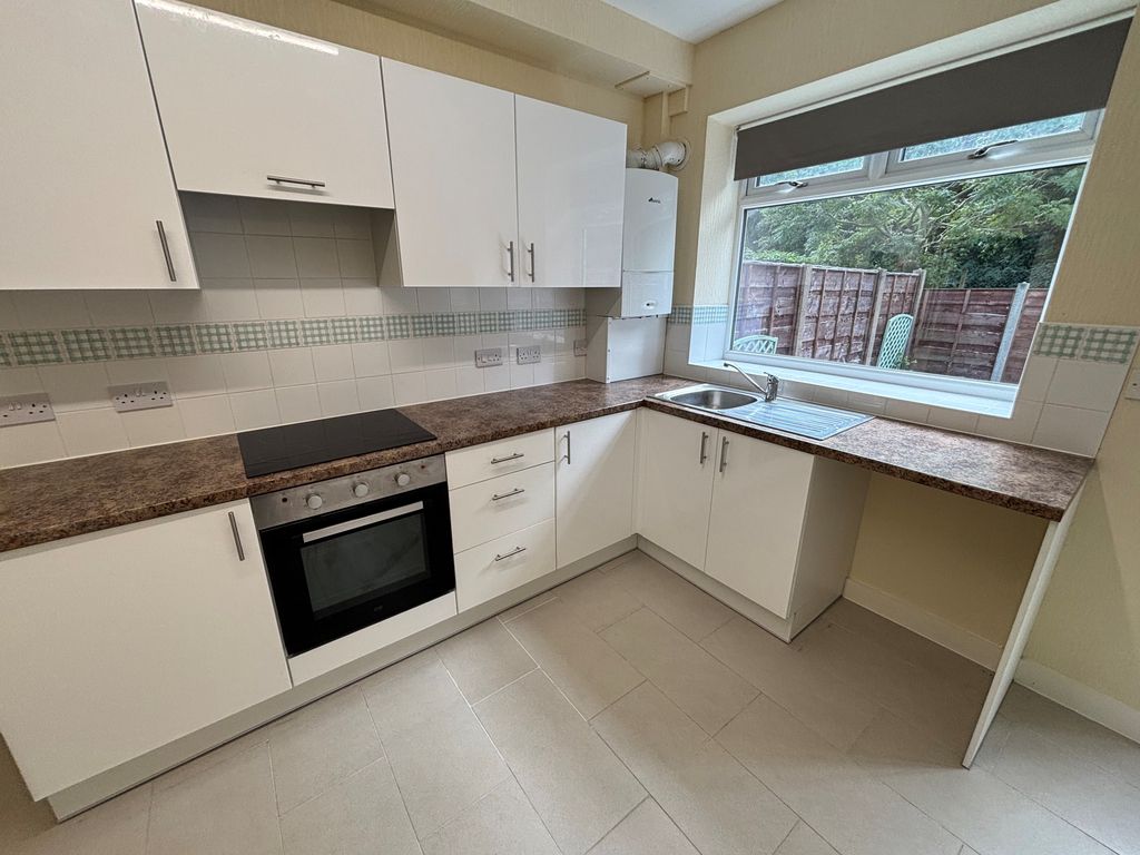 Property photo 2 of 12 Kitchen