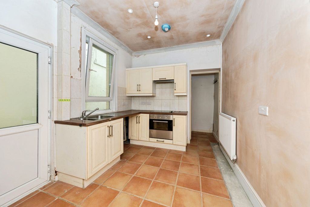 Property photo 3 of 24 Pbox-Img.Jpg