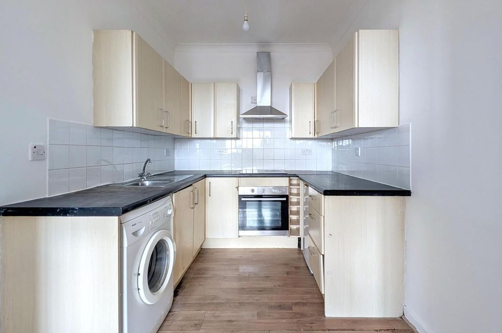 Property photo 3 of 12 Kitchen