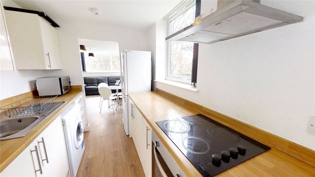 Property photo 3 of 8 Picture No. 05