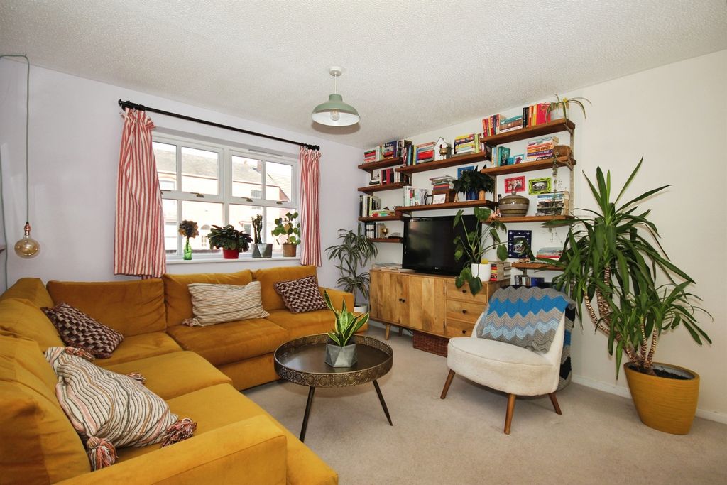 Property photo 3 of 11