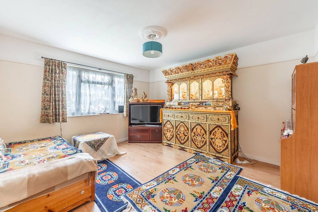 Property photo 2 of 6