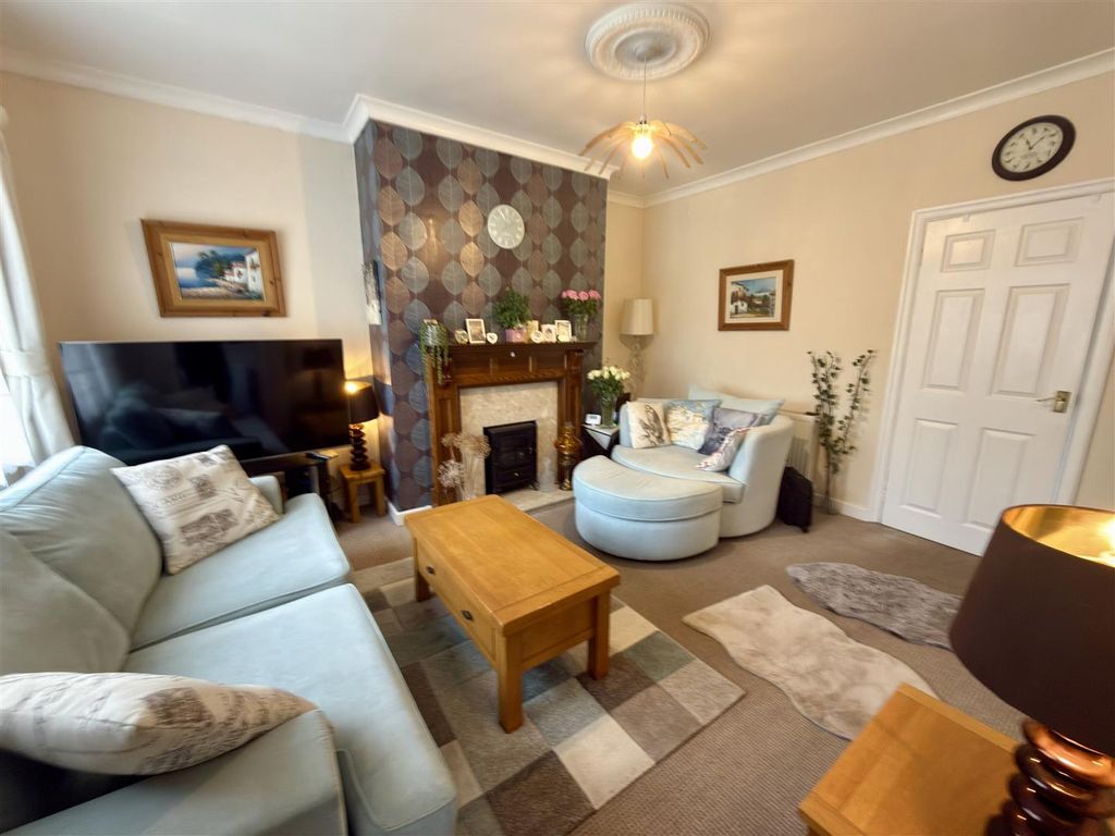 Property photo 3 of 9 Lounge