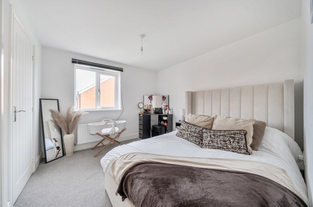 Property photo 3 of 16 1430857-4-69c1547...