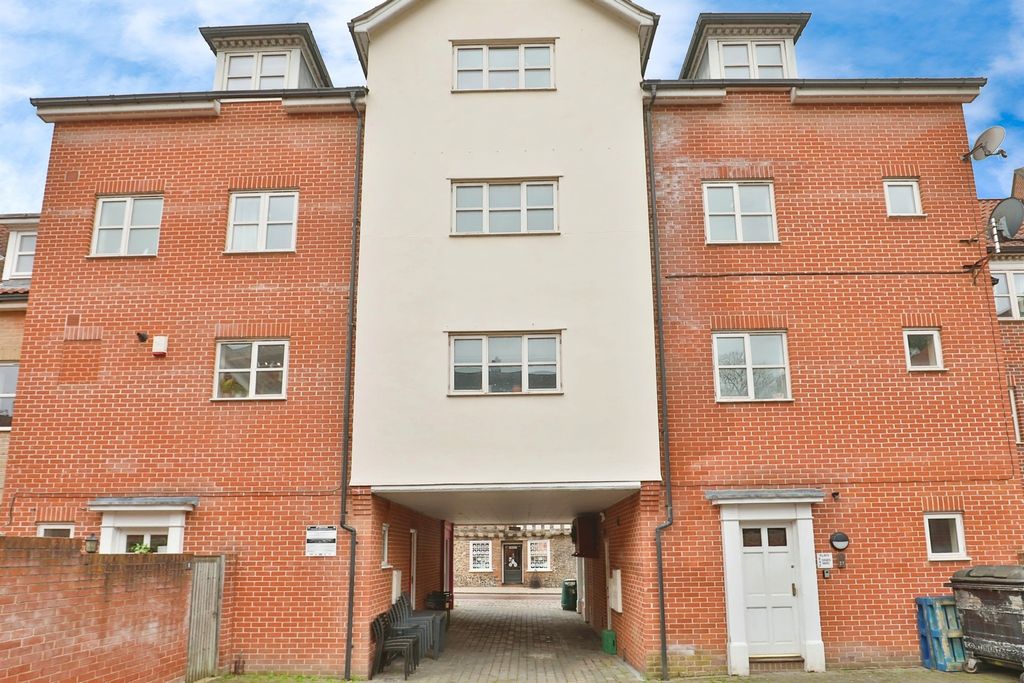 Property photo 1 of 15