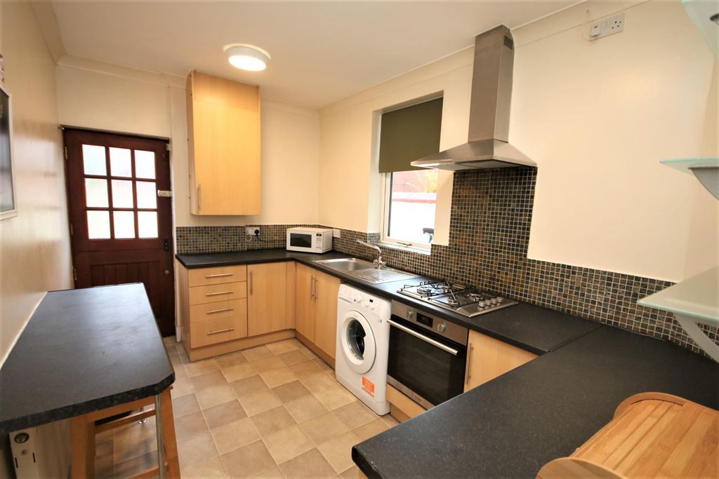 Property photo 3 of 10 Kitchen .Jpg