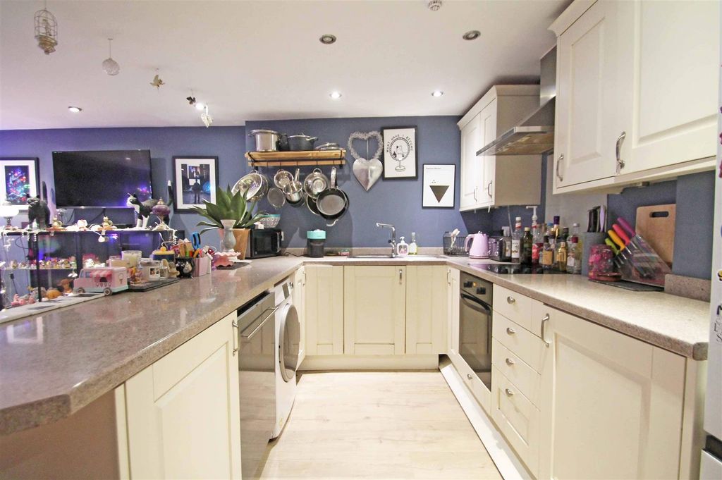 Property photo 3 of 12 Kitchen/Living Room