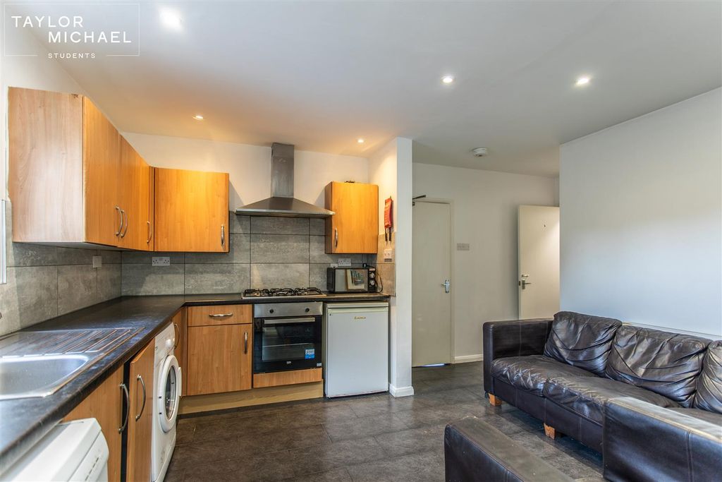 Property photo 2 of 15 Kitchen