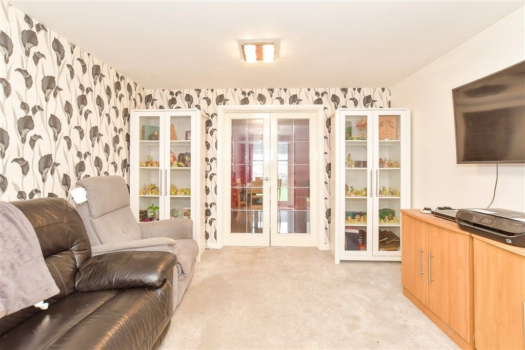 Property photo 2 of 12 Lounge