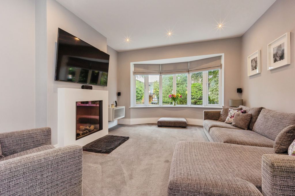 Property photo 3 of 43