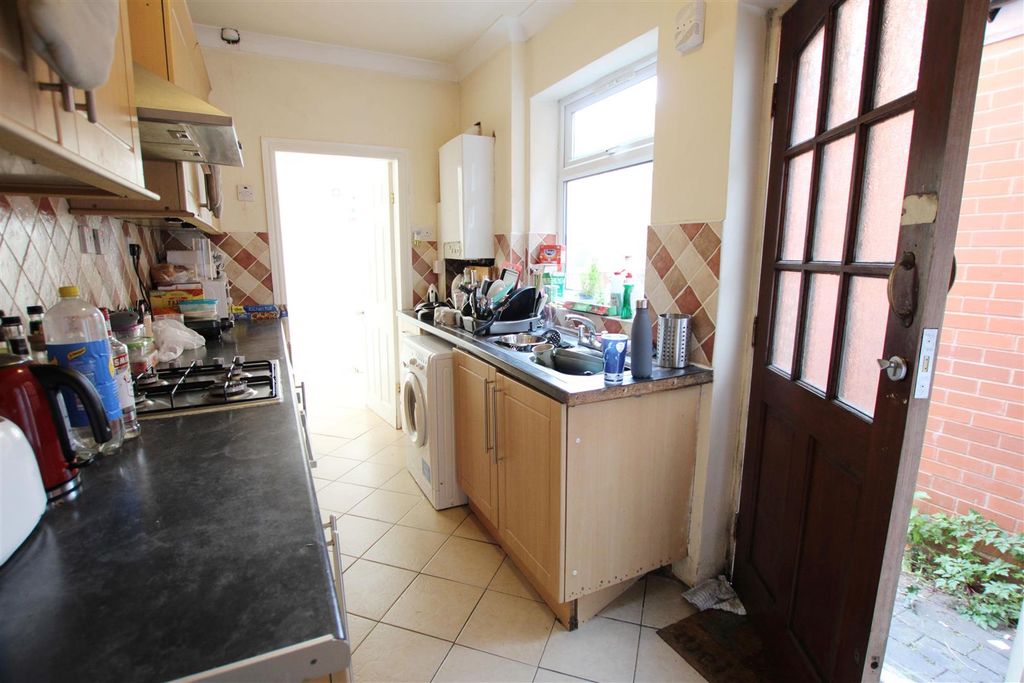 Property photo 2 of 8 Approach