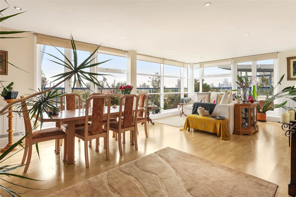 Property photo 2 of 14 Dining Room