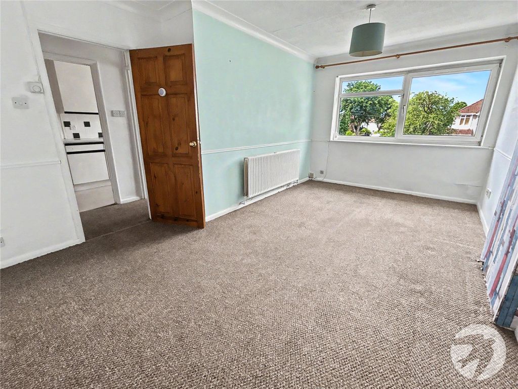 Property photo 3 of 8 Picture No. 17