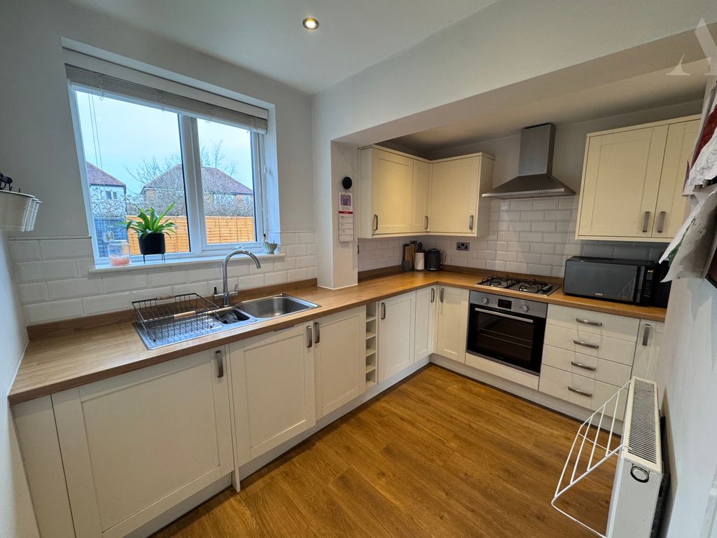 Property photo 3 of 17 20 Jeremy Grove Kitchen