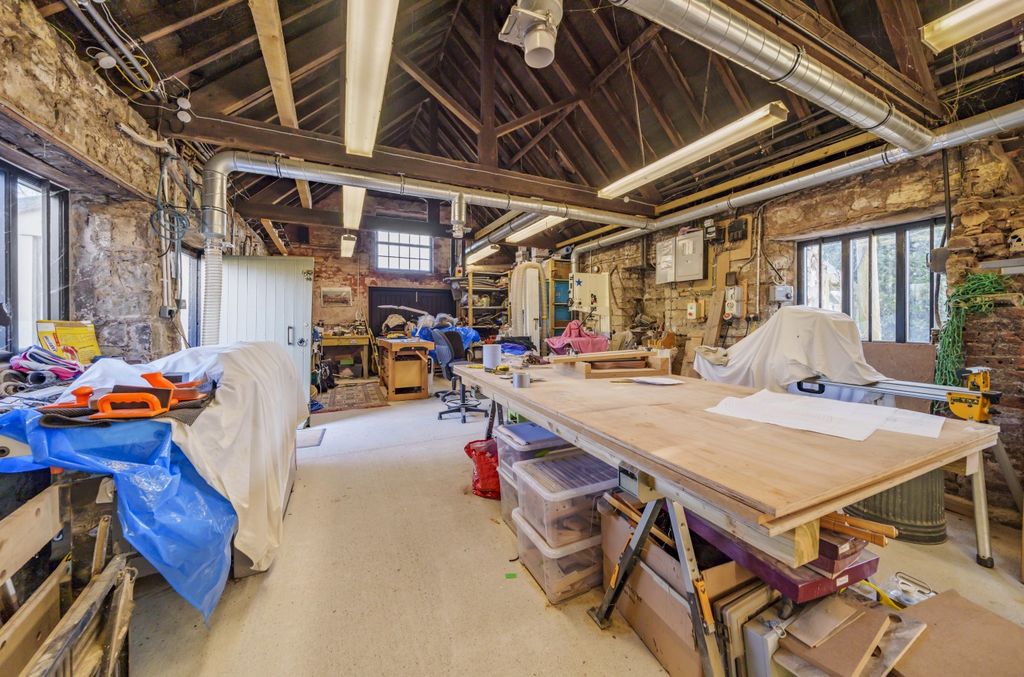Property photo 2 of 21 Workshop