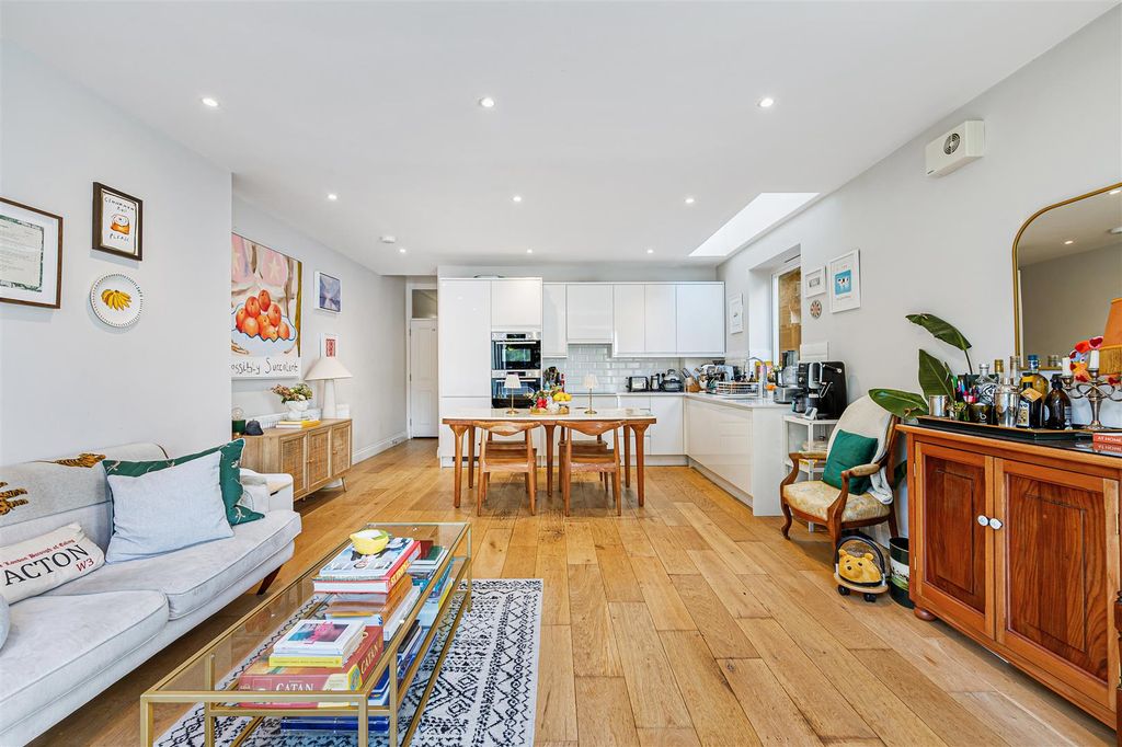 Property photo 2 of 14 Gff, Chatsworth Gardens-4.Jpg