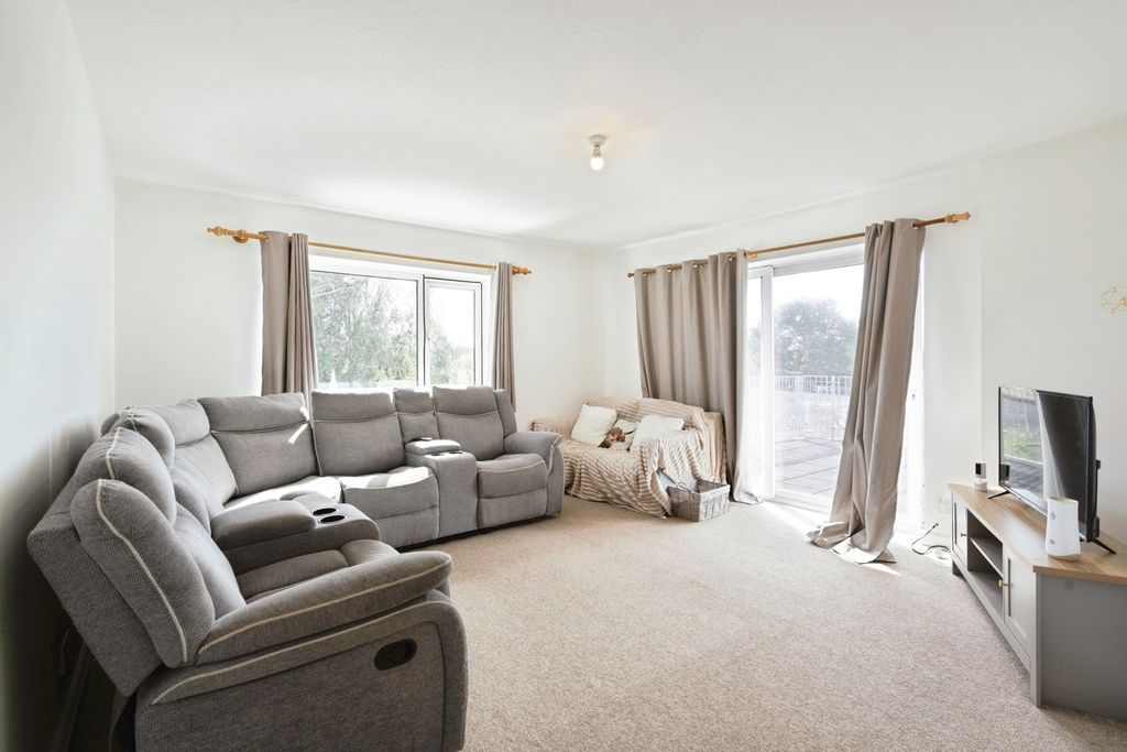 Property photo 3 of 13 Pbox-Img.Jpg