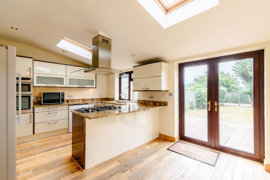 Property photo 2 of 26