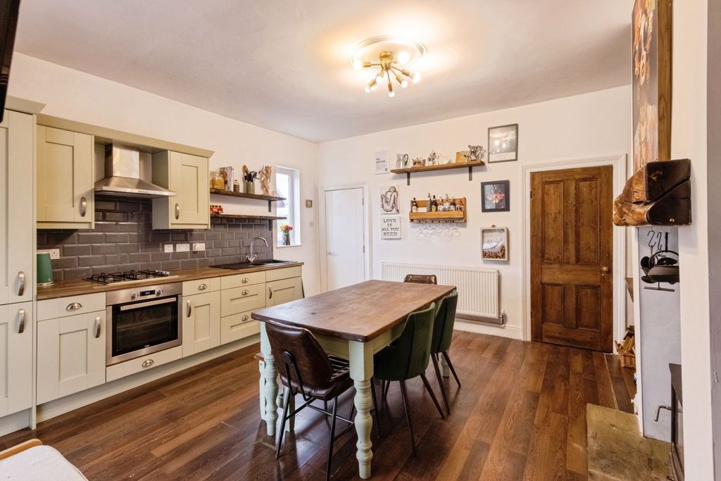 Property photo 2 of 15 Kitchen/Dining Room