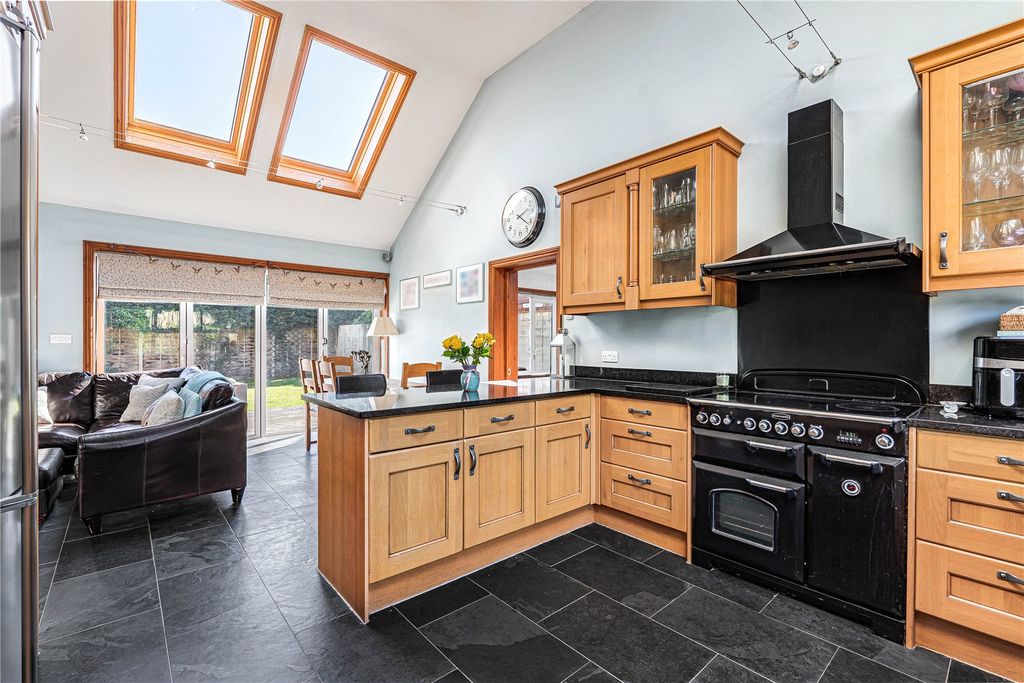 Property photo 2 of 38 Picture No. 09