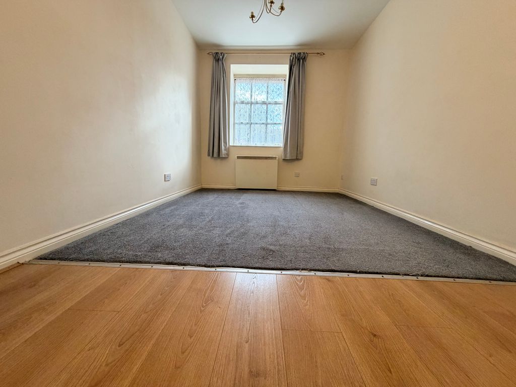 Property photo 2 of 5 Living Room