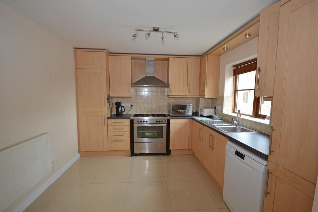 Property photo 3 of 8 Kitchen