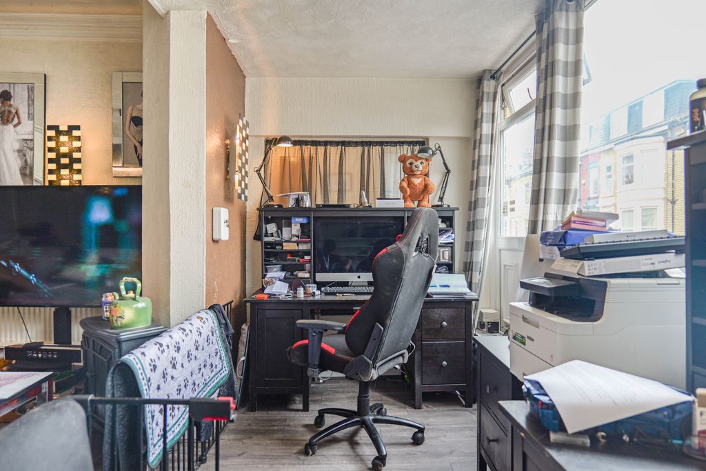 Property photo 3 of 18