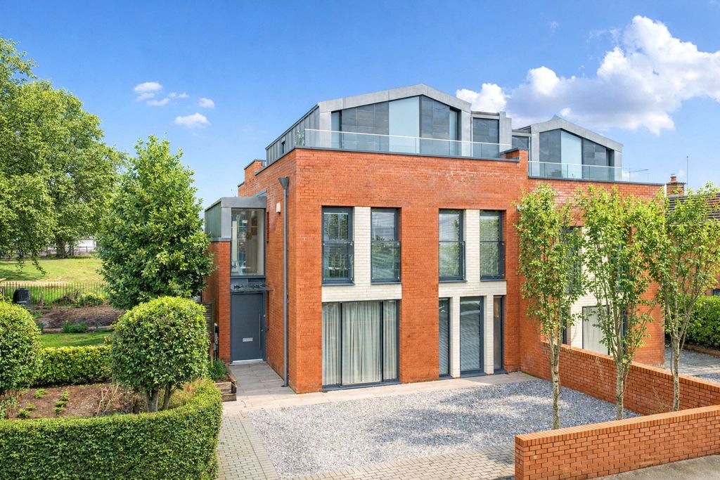 Property photo 1 of 16 Front