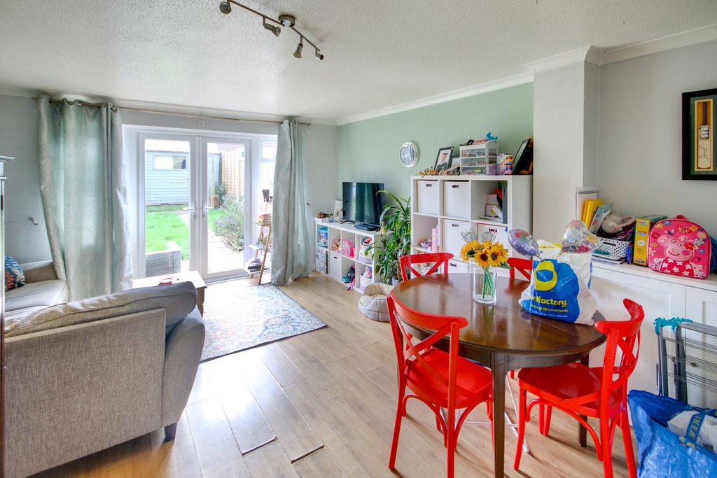 Property photo 2 of 9