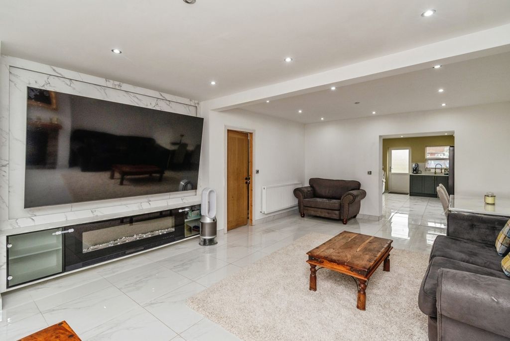 Property photo 2 of 19 Pbox-Img.Jpg