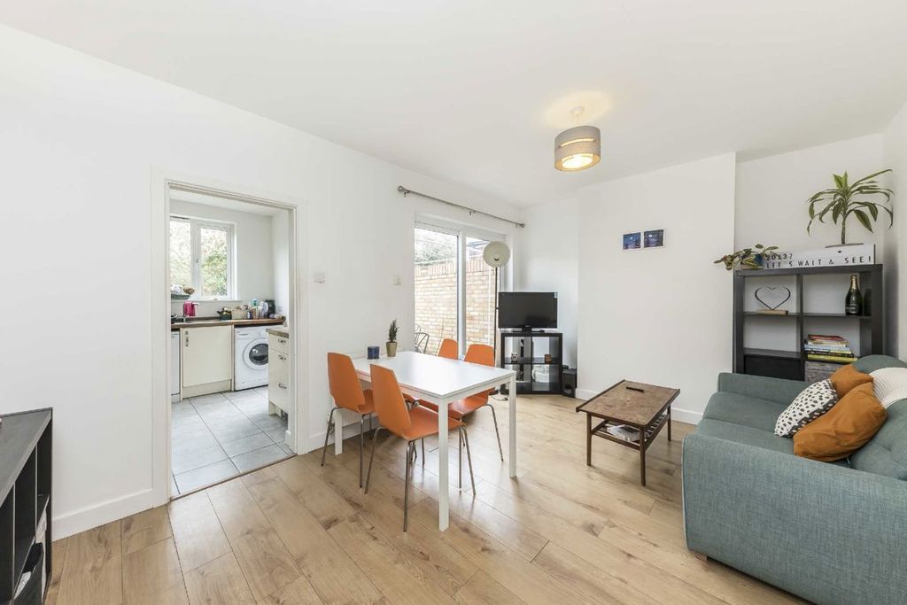 Property photo 2 of 7