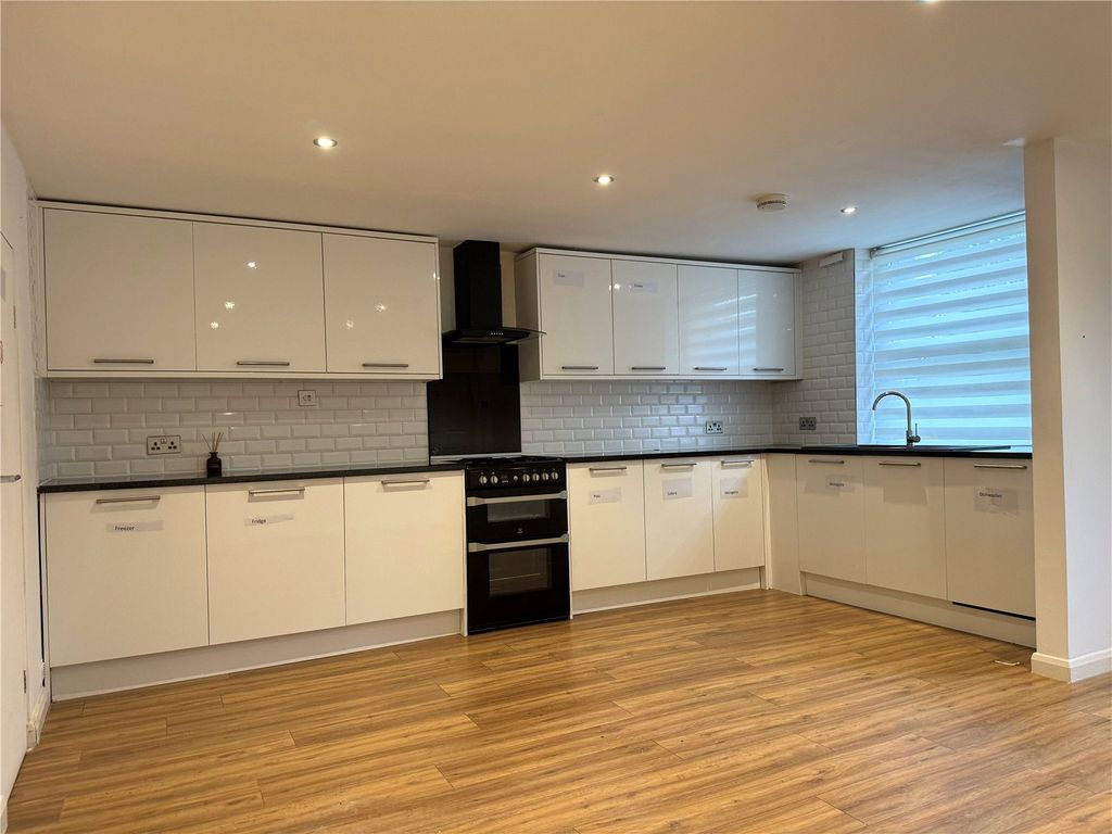 Property photo 3 of 9 Picture No. 09