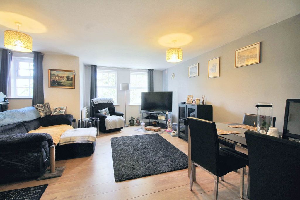 Property photo 2 of 8